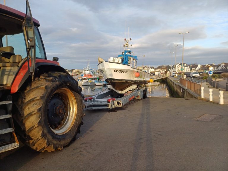 Sortie d'eau navire de pêche Treffiagat Finistère (3)
